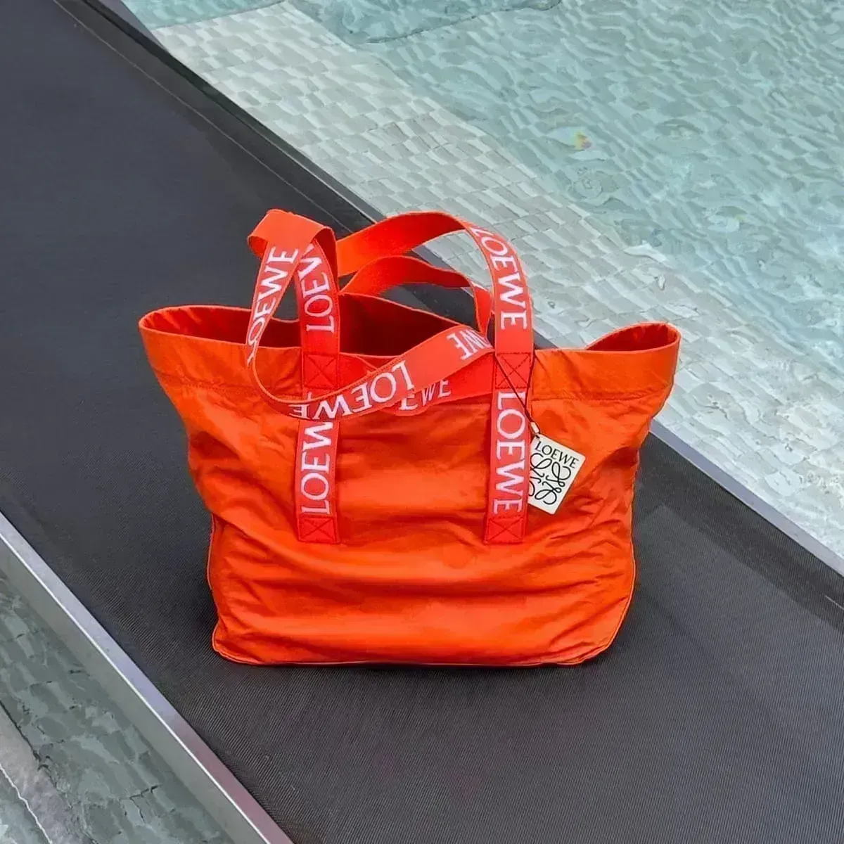 LOEWE Fold Shopper Leather Bag 2023 สีส้ม