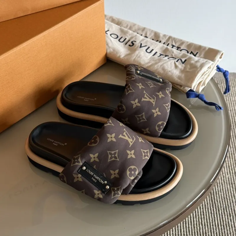 LV รองเท้าสวมเปิดส้นแบนรุ่น Pool Pillow Comfort